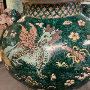 A pair of Chinese famille verte 'mythical animals' vases and covers, 19th C. — photo 13