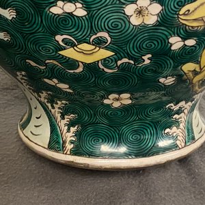 A pair of Chinese famille verte 'mythical animals' vases and covers, 19th C. — photo 26