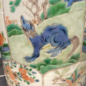 A pair of Chinese famille verte 'mythical animals' vases, Kangxi — 照片 47