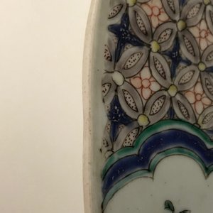 A pair of Chinese famille verte 'mythical beasts' chargers, Kangxi — 照片 5