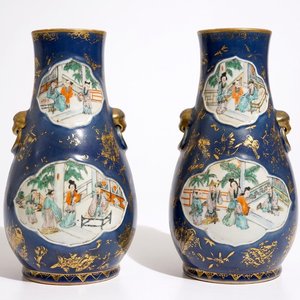 A pair of Chinese famille verte on powder blue and gilt ground vases, 19th C. — photo 1