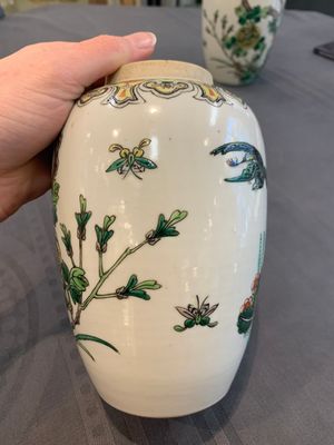 A pair of Chinese famille verte 'pheasant among flowering branches' vases and covers, 19th C. — photo 19