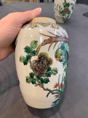A pair of Chinese famille verte 'pheasant among flowering branches' vases and covers, 19th C. — photo 21