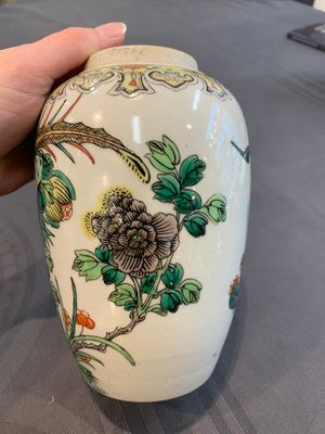 A pair of Chinese famille verte 'pheasant among flowering branches' vases and covers, 19th C. — photo 7