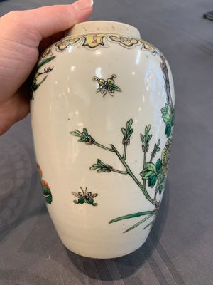A pair of Chinese famille verte 'pheasant among flowering branches' vases and covers, 19th C. — photo 9