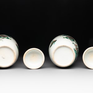 A pair of Chinese famille verte 'pheasant among flowering branches' vases and covers, 19th C. — photo 6