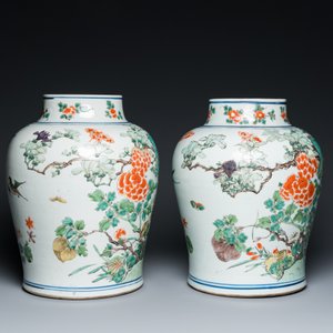 A pair of Chinese famille verte 'pheasant' vases with wooden covers, Kangxi — photo 5