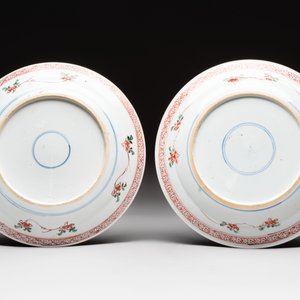 A pair of Chinese famille verte 'phoenix' plates, Kangxi — photo 2
