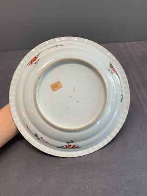 A pair of Chinese famille verte 'phoenix' plates, Kangxi — photo 3