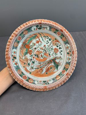 A pair of Chinese famille verte 'phoenix' plates, Kangxi — photo 4