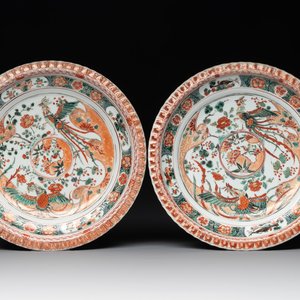 A pair of Chinese famille verte 'phoenix' plates, Kangxi — photo 1