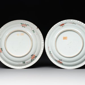 A pair of Chinese famille verte 'phoenix' plates, Kangxi — photo 2