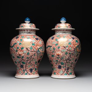 A pair of Chinese famille verte 'phoenix' vases and covers, 19th C. — photo 2