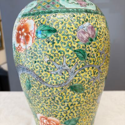A pair of Chinese famille verte 'Phoenixes among Peonies' vases — photo 12
