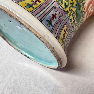 A pair of Chinese famille verte 'Phoenixes among Peonies' vases — photo 17