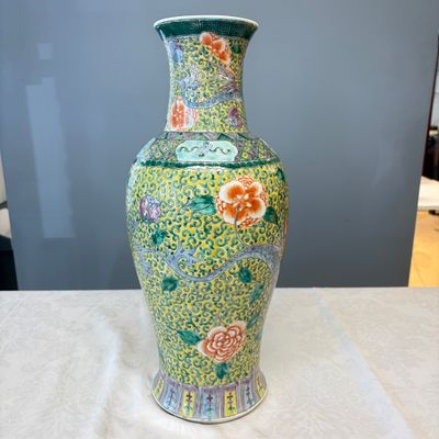 A pair of Chinese famille verte 'Phoenixes among Peonies' vases — photo 23