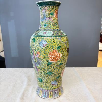 A pair of Chinese famille verte 'Phoenixes among Peonies' vases — photo 24