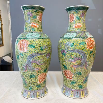 A pair of Chinese famille verte 'Phoenixes among Peonies' vases — photo 1