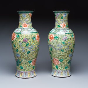 A pair of Chinese famille verte 'Phoenixes among Peonies' vases — photo 3