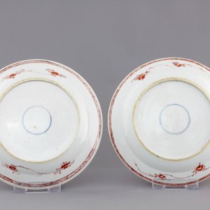 A pair of Chinese famille verte plates, Kangxi, and a famille rose plate, 19/20th C. — foto 3