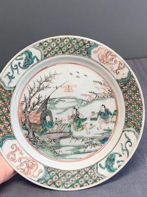 A pair of Chinese famille verte plates with figures along the riverside, artemisia leaf and ding mark, Kangxi — photo 8