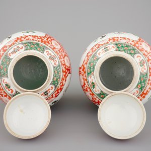 A pair of Chinese famille verte porcelain ginger jars with cover, 19/20th C. — photo 5