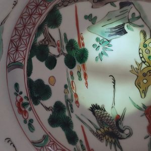A pair of Chinese famille verte porcelain plates with deers and cranes, Kangxi, ca. 1700 — photo 3