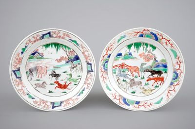 A pair of Chinese famille verte porcelain plates with "The 8 horses of Mu Wang", Kangxi, ca. 1700