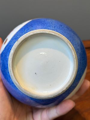 A pair of Chinese famille verte powder-blue-ground triple gourd 'antiquities' vases, Kangxi — 照片 16