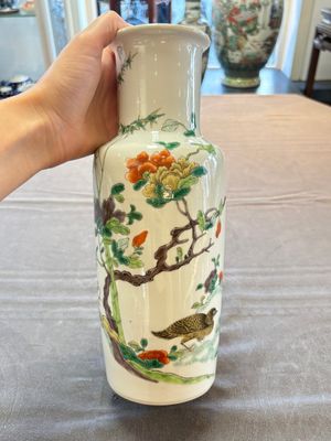 A pair of Chinese famille verte 'quails in blossoming landscape' rouleau vases, 19th C. — foto 8