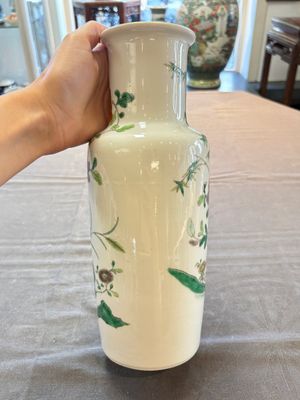 A pair of Chinese famille verte 'quails in blossoming landscape' rouleau vases, 19th C. — foto 10