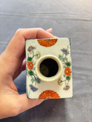 A pair of Chinese famille verte rectangular 'fighting roosters' tea caddies, Kangxi — 照片 11
