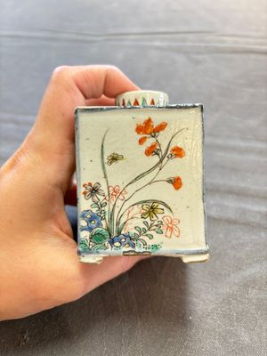 A pair of Chinese famille verte rectangular 'fighting roosters' tea caddies, Kangxi — 照片 4