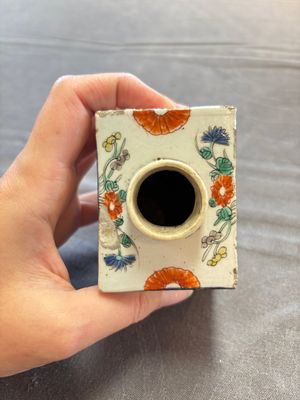 A pair of Chinese famille verte rectangular 'fighting roosters' tea caddies, Kangxi — 照片 5