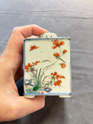 A pair of Chinese famille verte rectangular 'fighting roosters' tea caddies, Kangxi — 照片 10
