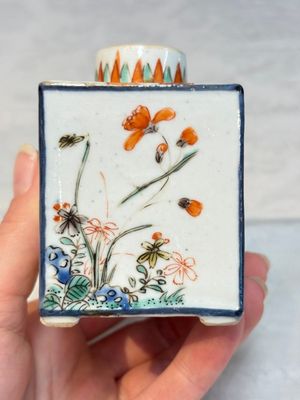 A pair of Chinese famille verte rectangular tea caddies and covers with fighting roosters, Kangxi — photo 13