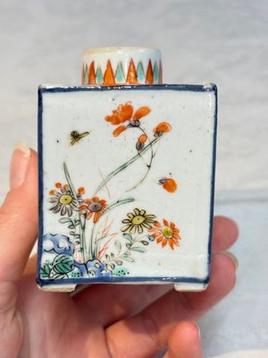 A pair of Chinese famille verte rectangular tea caddies and covers with fighting roosters, Kangxi — photo 15