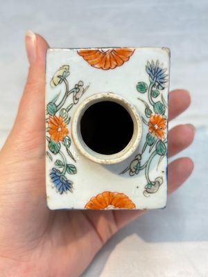 A pair of Chinese famille verte rectangular tea caddies and covers with fighting roosters, Kangxi — photo 6