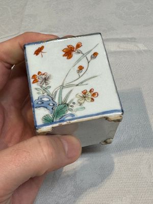 A pair of Chinese famille verte rectangular tea caddies and covers with fighting roosters, Kangxi — photo 12