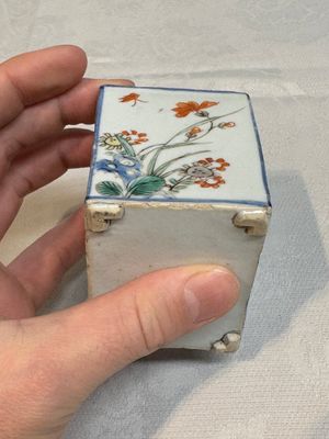 A pair of Chinese famille verte rectangular tea caddies and covers with fighting roosters, Kangxi — photo 14