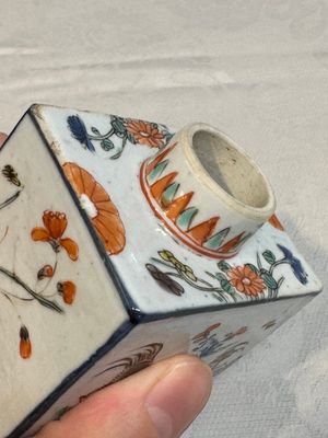 A pair of Chinese famille verte rectangular tea caddies and covers with fighting roosters, Kangxi — photo 22
