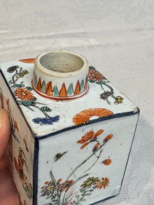 A pair of Chinese famille verte rectangular tea caddies and covers with fighting roosters, Kangxi — photo 23