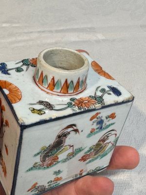 A pair of Chinese famille verte rectangular tea caddies and covers with fighting roosters, Kangxi — photo 24