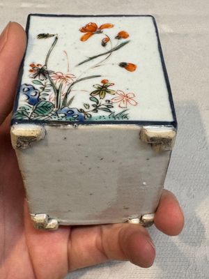 A pair of Chinese famille verte rectangular tea caddies and covers with fighting roosters, Kangxi — photo 29