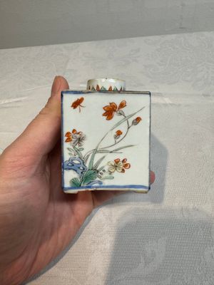 A pair of Chinese famille verte rectangular tea caddies and covers with fighting roosters, Kangxi — photo 6