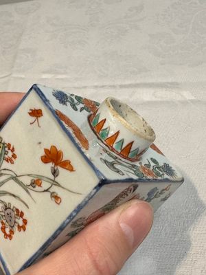 A pair of Chinese famille verte rectangular tea caddies and covers with fighting roosters, Kangxi — photo 8
