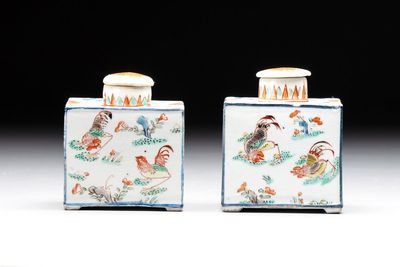 A pair of Chinese famille verte rectangular tea caddies and covers with fighting roosters, Kangxi