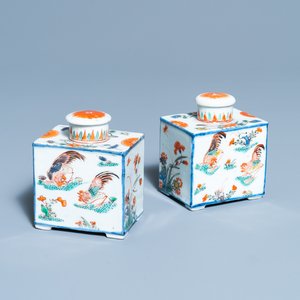 A pair of Chinese famille verte 'rooster' tea caddies and covers, Kangxi — 照片 1