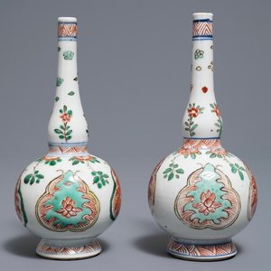 A pair of Chinese famille verte rosewater sprinklers, Kangxi — photo 1