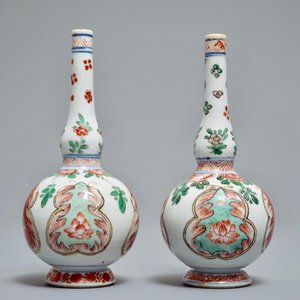 A pair of Chinese famille verte rosewater sprinklers, Kangxi — photo 2